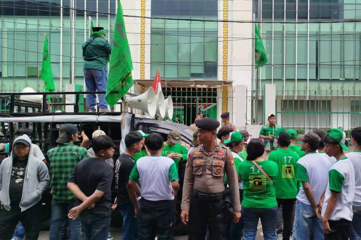 Massa Datangi Kantor PPP Desak Rommy Dipecat, Dianggap Hanya Bikin Partai Hancur