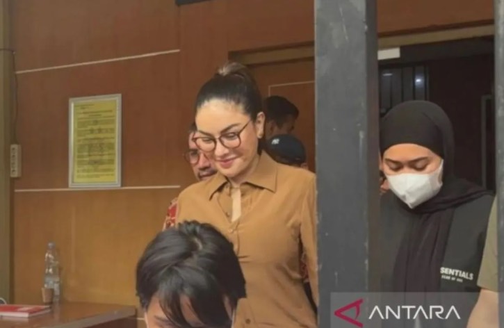 Didakwa Peras Reza Gladys Rp 4 Miliar, Nikita Mirzani: Yang Dibacakan JPU Halusinasi