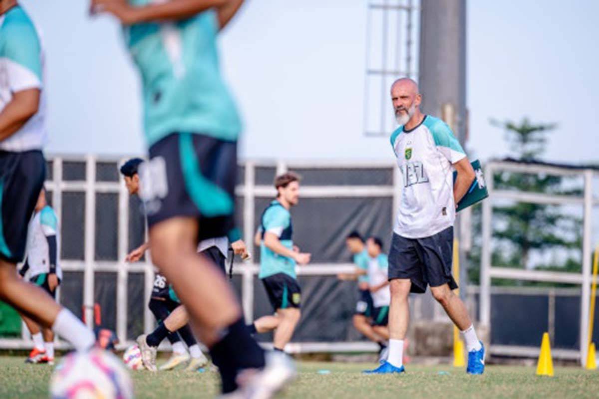 Pelatih Persebaya Surabaya Eduardo Perez Fokus Kembalikan Fisik Pemain