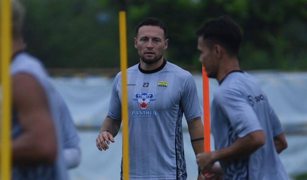 Merasa Cinta Terbalas, Marc Klok Ingin Pensiun di Persib