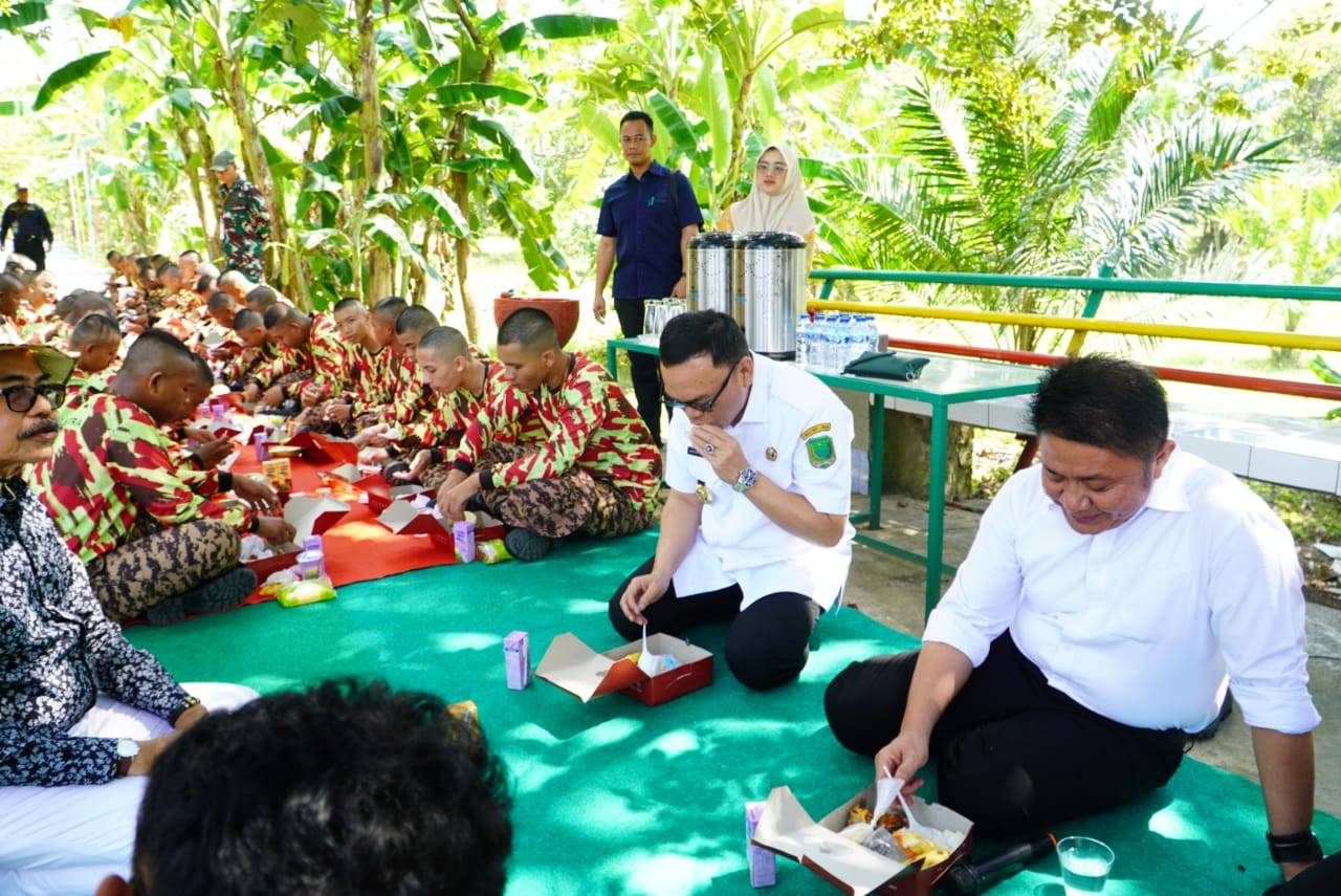Di Tengah Agenda Padat, Gubernur Herman Deru Sambangi Retret Laskar Pandu Satria