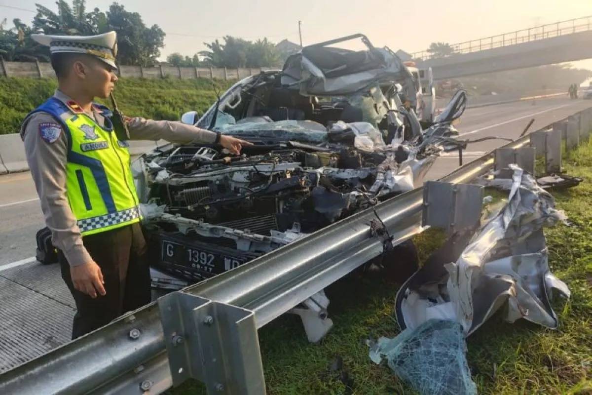 Mobil Pajero Tabrak Truk di Tol Batang-Semarang, 3 Orang Meninggal
