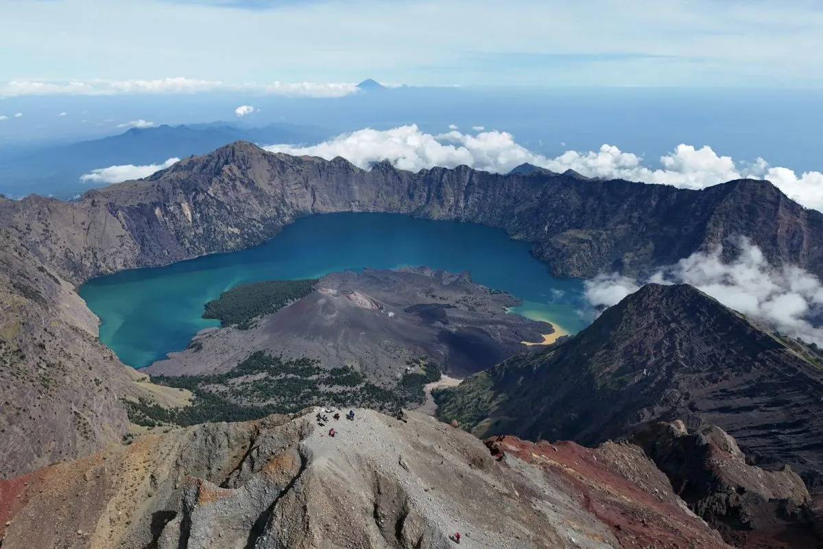 Aturan Baru: Pendaki Gunung Rinjani Harus Menginap dan Dapat Pembekalan