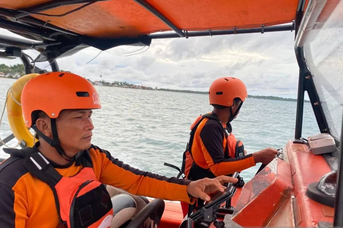 Kapal Terbalik di Mentawai, 10 Penumpang Masih Hilang 8 Selamat