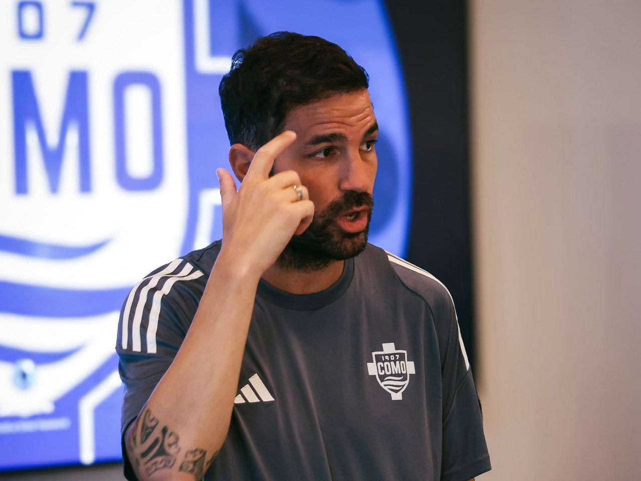 Jay Idzes Tak Dianggap Fabregas sebagai Pemain Terkuat di Sassuolo