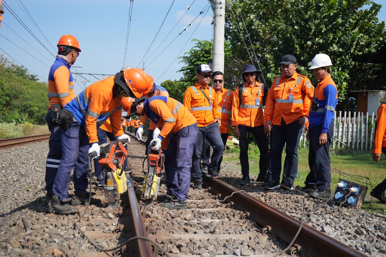 Daop 6 Cek Jalur Rel Yogyakarta Sejauh 7 Km Jalan Kaki