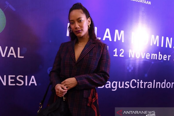 Tara Basro Merasa Auranya Terpancar saat Pakai Kebaya