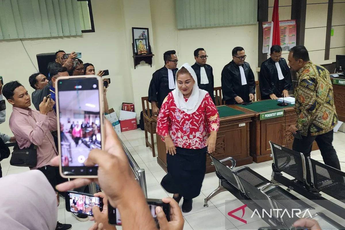 Mbak Ita dan Suami Terjerat Pasal Berlapis Soal Korupsi, Dituntut 6 & 8 Tahun Penjara