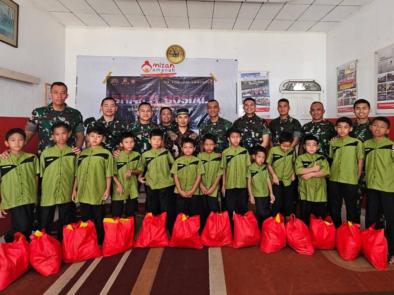 Siswa Diklapaif Gelar Bhakti Sosial, Kapten Inf Yohanes Rahawarin: TNI untuk Rakyat