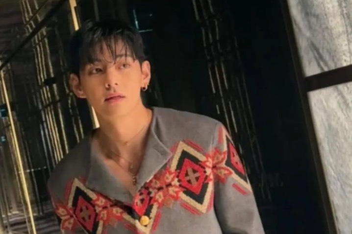 V BTS Minta Penggemar Jaga Kesopanan di Tempat Umum