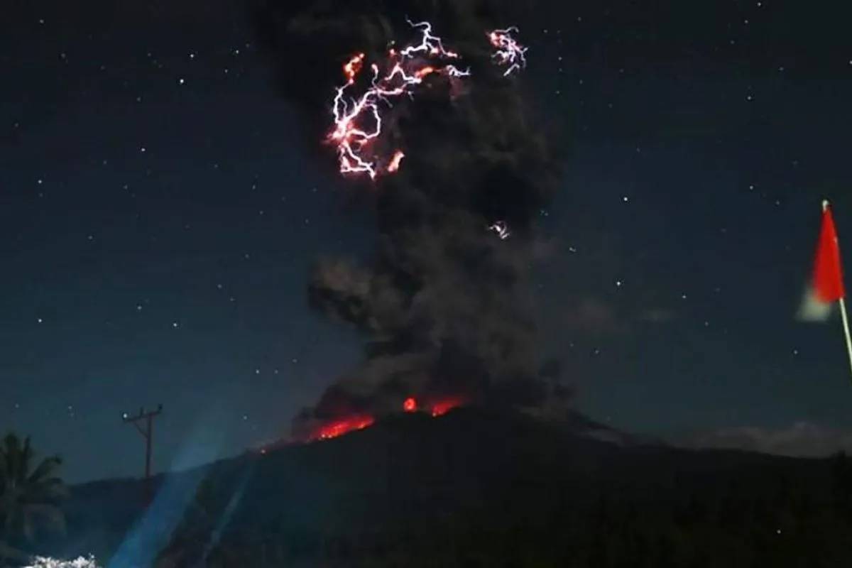 Gunung Lewotobi Laki-Laki Erupsi, Potensi Banjir Lahar Hujan Ancam 8 Desa
