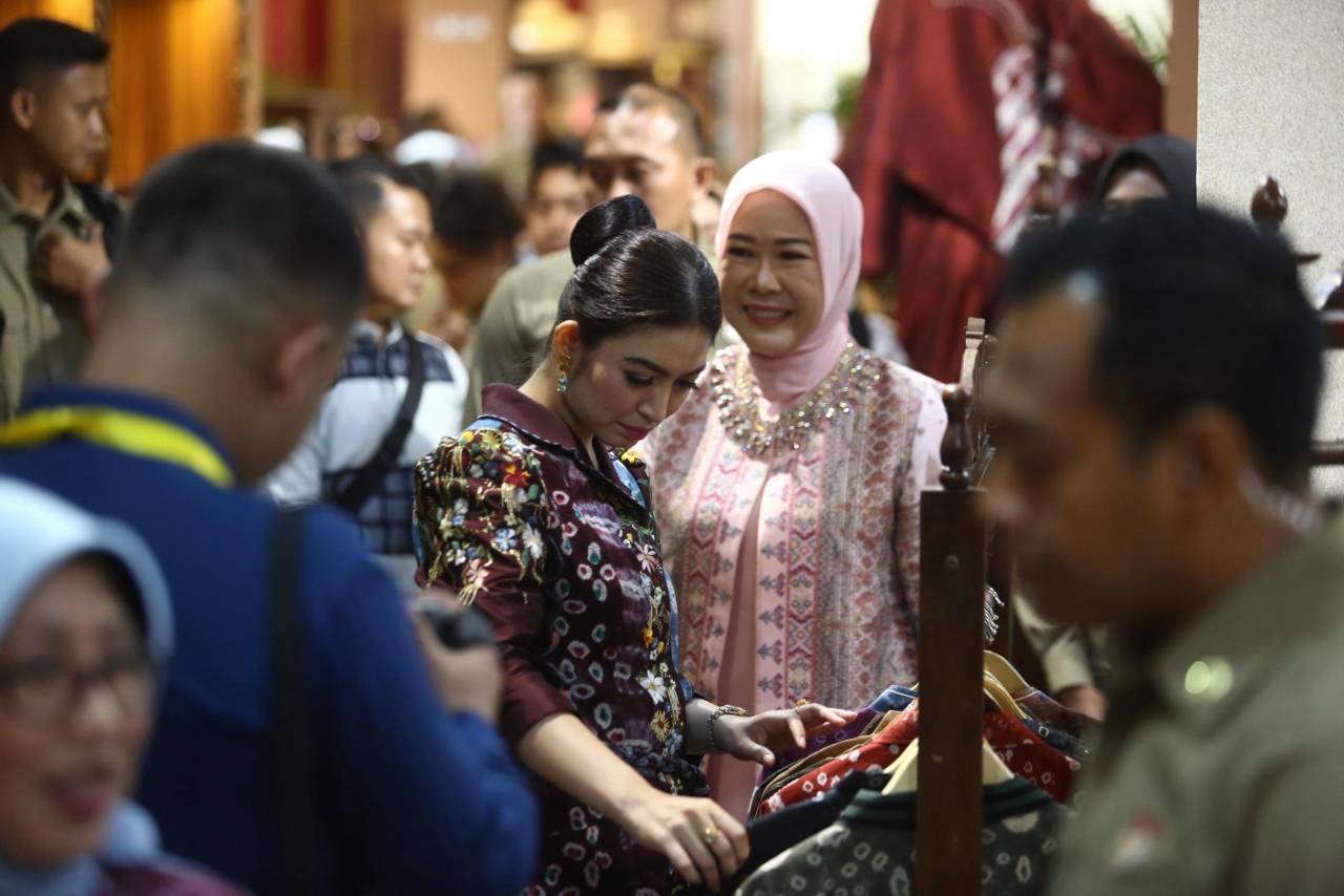 Swarna Songket Nusantara Siap Digelar, Selvi Gibran Borong Produk Kriya Sumsel