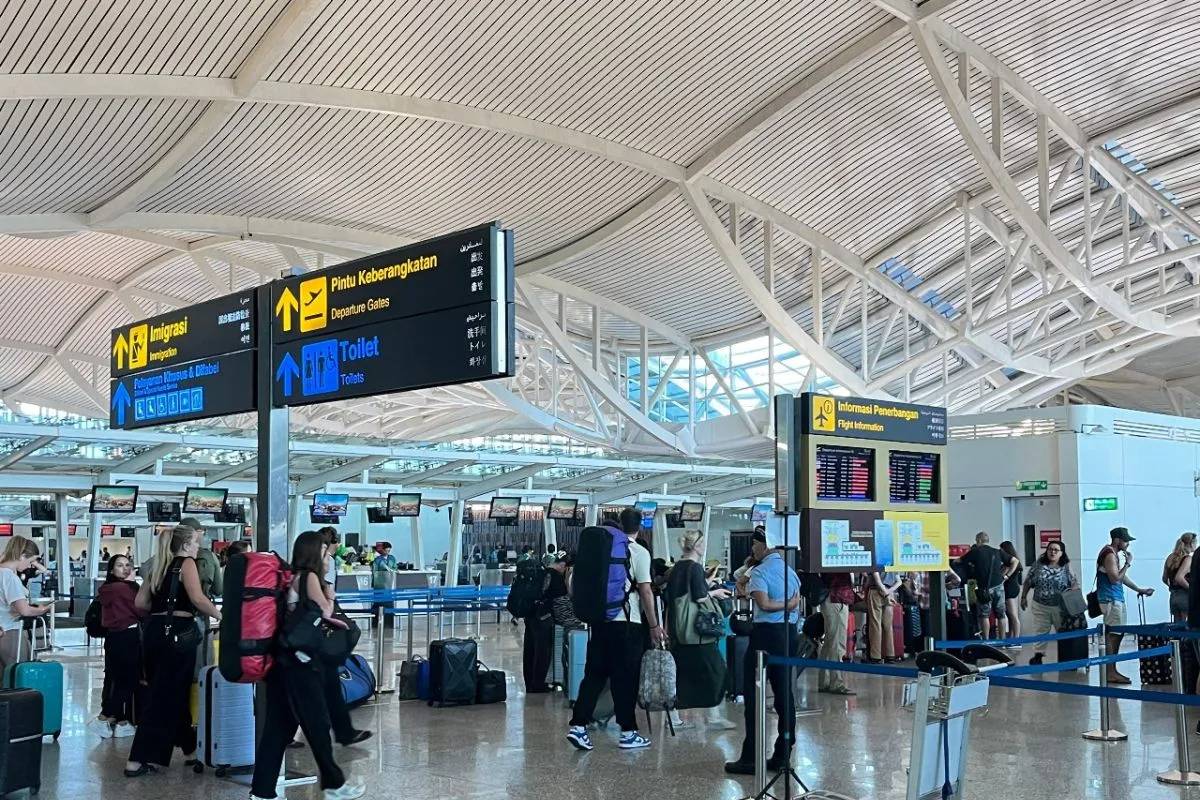 6 Penerbangan Delay dan 1 Ditunda di Bali akibat Erupsi Gunung Lewotobi Laki-Laki