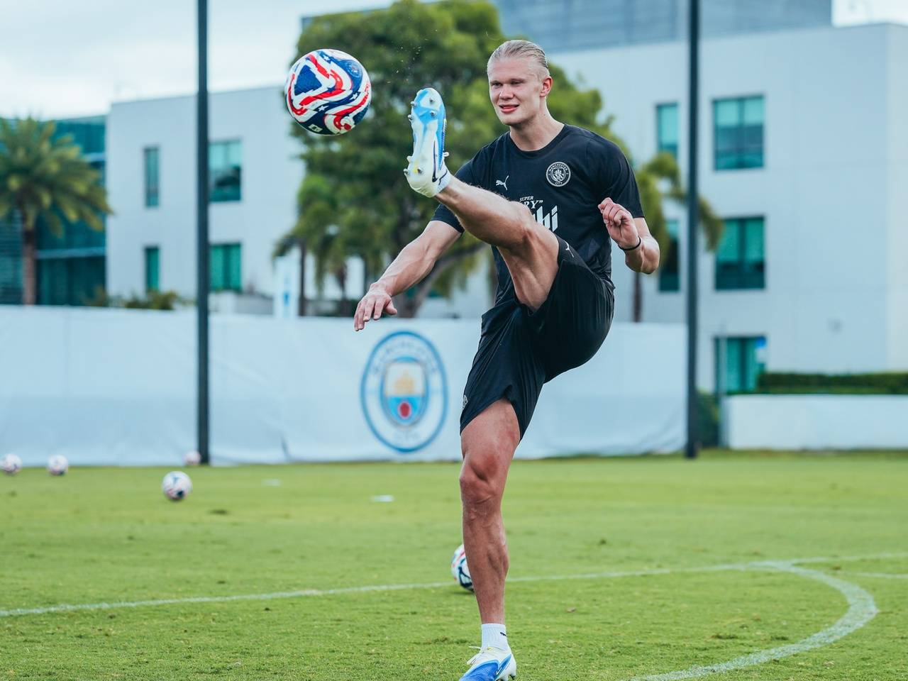 Mentalitas Haaland Beda dengan Ronaldo, Kata CEO Manchester City