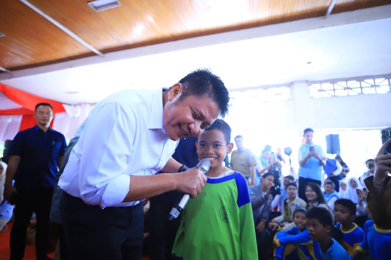 Gubernur Herman Deru Rayakan HAN dengan Bernyanyi dan Bermain bersama Anak-anak