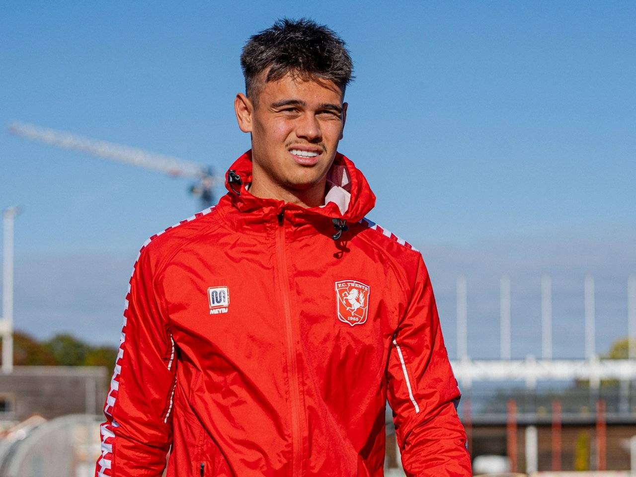 Direktur Teknik FC Twente Bantah Rumor Mees Hilgers Diincar Crystal Palace