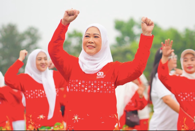 Ketua TP PKK Sumsel Feby Deru Kompak Bersama Persit KCK Meriahkan Lomba HUT ke-80 RI di Jasdam II/Sriwijaya