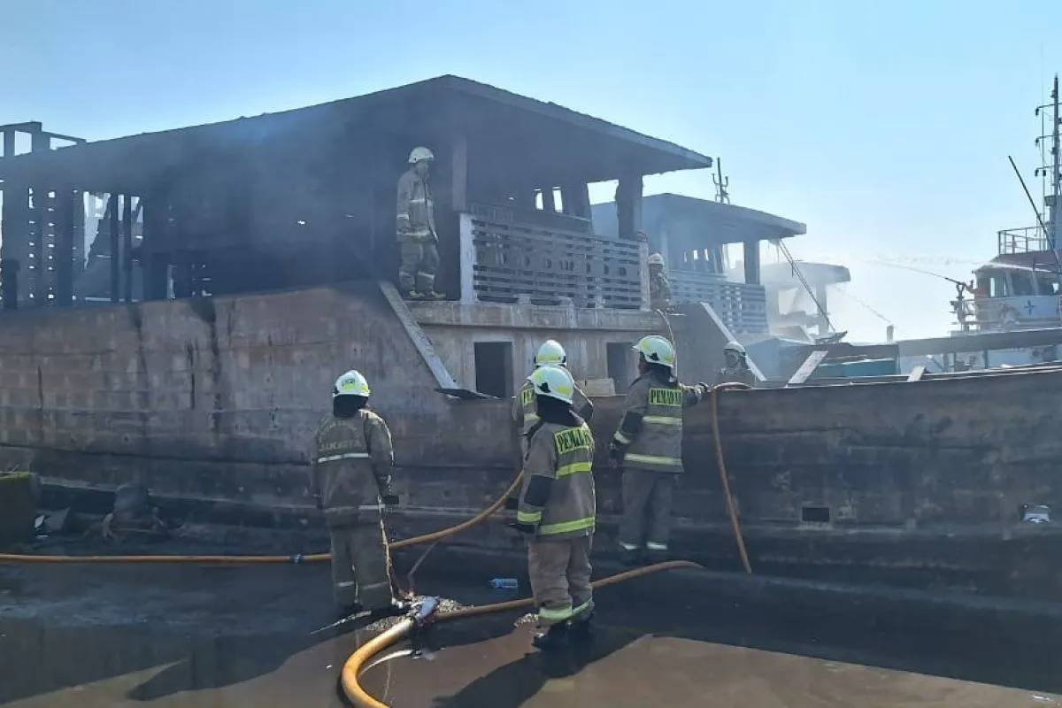 5 Kapal Nelayan Terbakar di Jakarta Utara, Api Padam Setelah 3 Jam