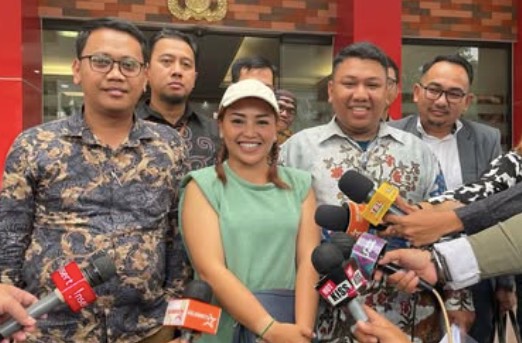 Mpok Alpa Sakit Kanker Payudara saat Hamil Anak Kembar