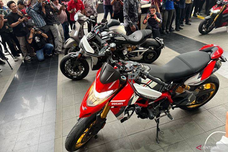 22 Kendaraan Mewah Disita KPK Terkait OTT Wamenaker, Ada Nissan GT-R hingga Ducati