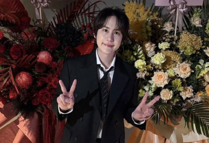 Totalitas, Kyuhyun Super Junior Selesaikan Konser meski Cedera Kaki