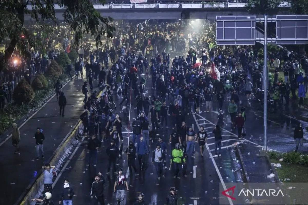 MUI Desak Aksi Demo Anarkis Dihentikan dan Minta DPR Lebih Bijak Berucap