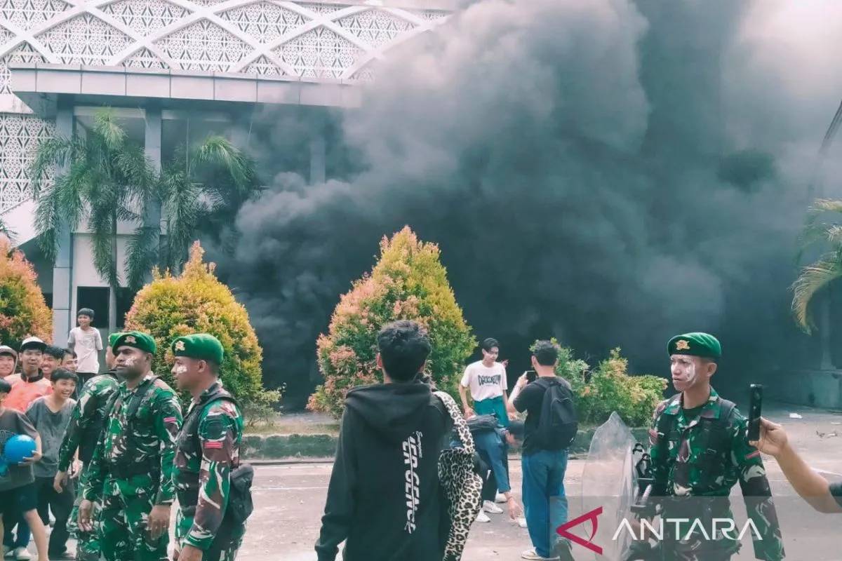 Gedung Utama DPRD NTB Dibakar, Kerugian Ditaksir Puluhan Miliar Rupiah