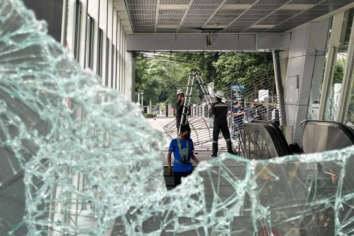 Stasiun MRT Istora Mandiri Rusak, CCTV dan Vending Machine Dijarah Massa