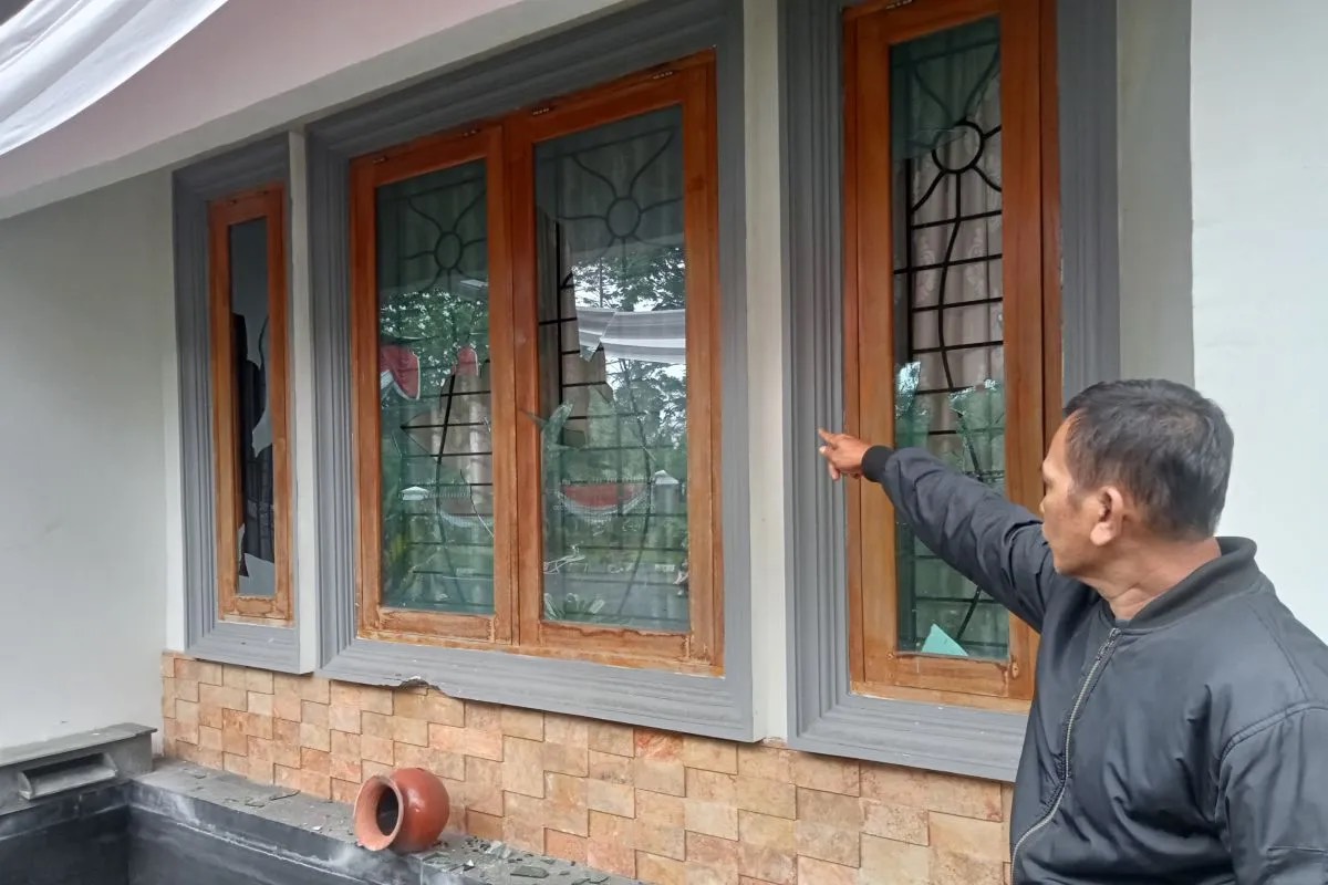 Rumah Dinas Wagub Jambi Dilempari Batu dan Molotov