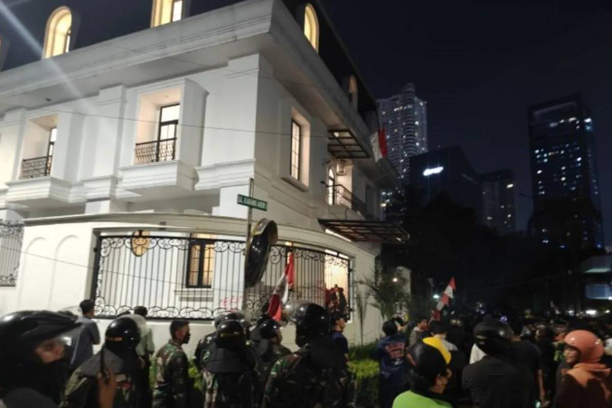 Rumah Eko Patrio Dirusak dan Dijarah Massa, Polisi Akui Kalah Jumlah
