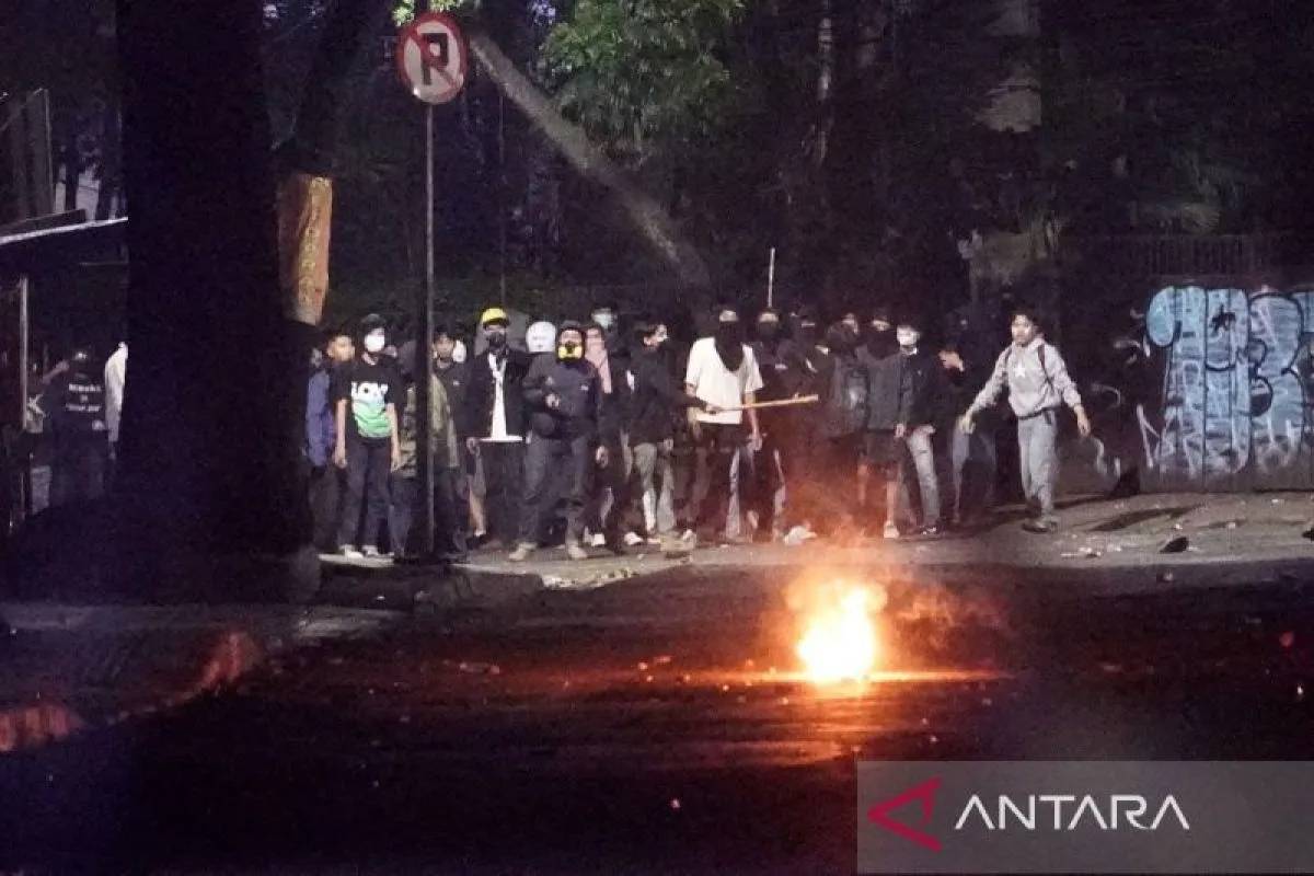 Viral Polisi Tembakkan Gas Air Mata di Kampus Unisba