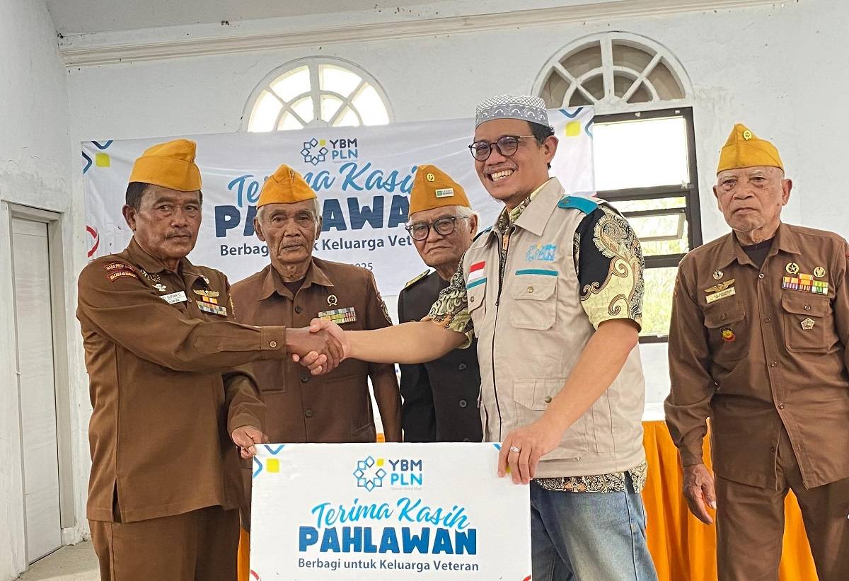 Tidak Lupa Jasa Pahlawan, YBM PLN UIP JBT Salurkan Bantuan untuk Keluarga Veteran