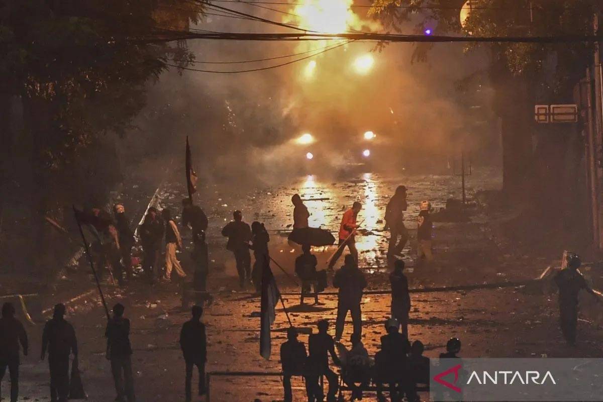 Aparat Didesak Kedepankan Pendekatan Humanis saat Pengamanan Demo