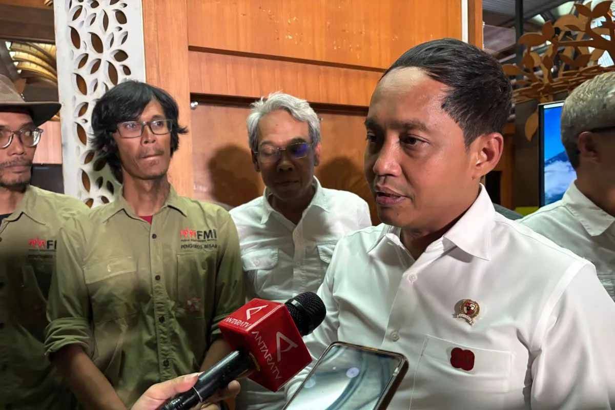 Raja Juli Antoni Bantah Kenal Azis Wellang Meski Main Domino Bareng