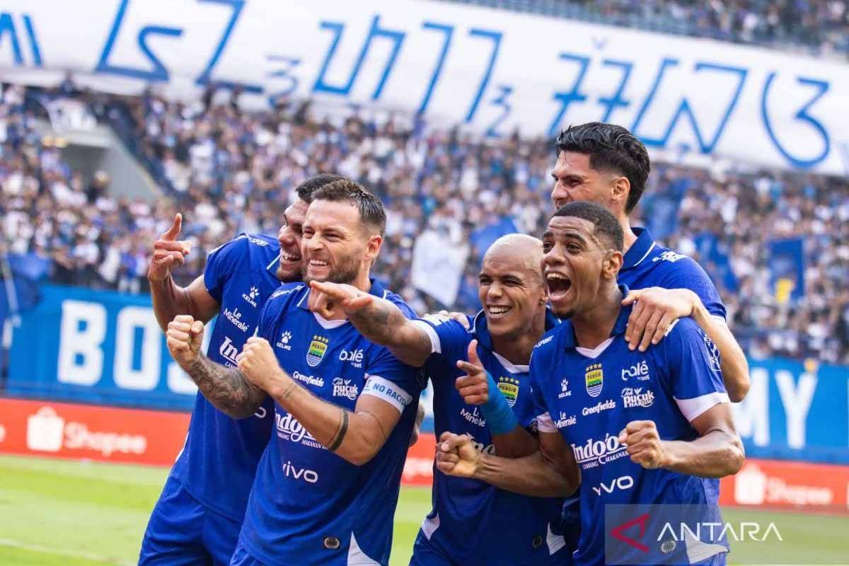Lucho Antusias Ingin Bawa Persib Bandung Lumat Persebaya Surabaya
