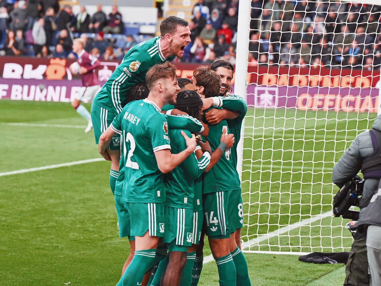 Menang Dramatis Atas Burnley, Liverpool Cetak Sejarah