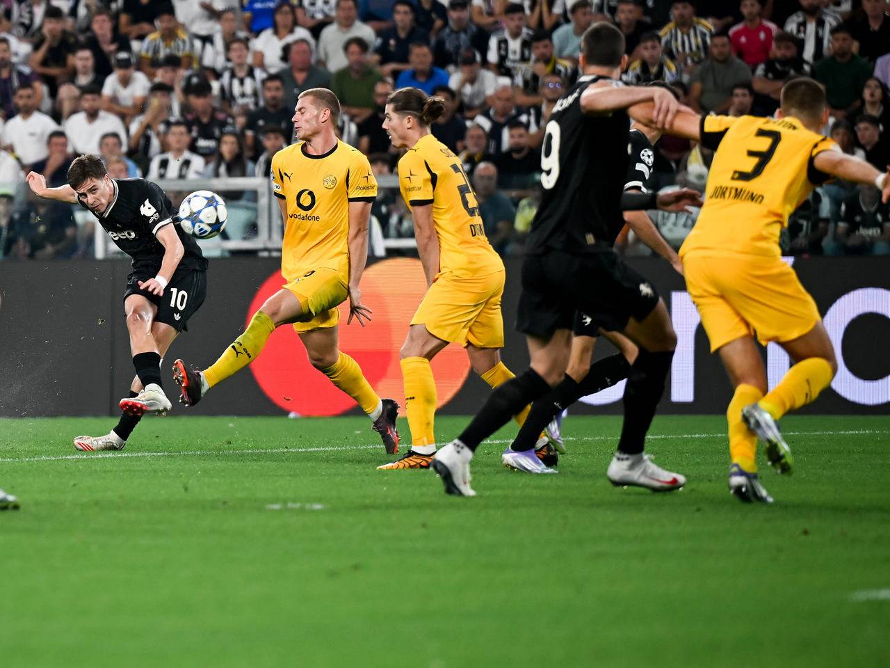 Liga Champions: Drama 8 Gol, Laga Juventus vs Dortmund Cetak Sejarah