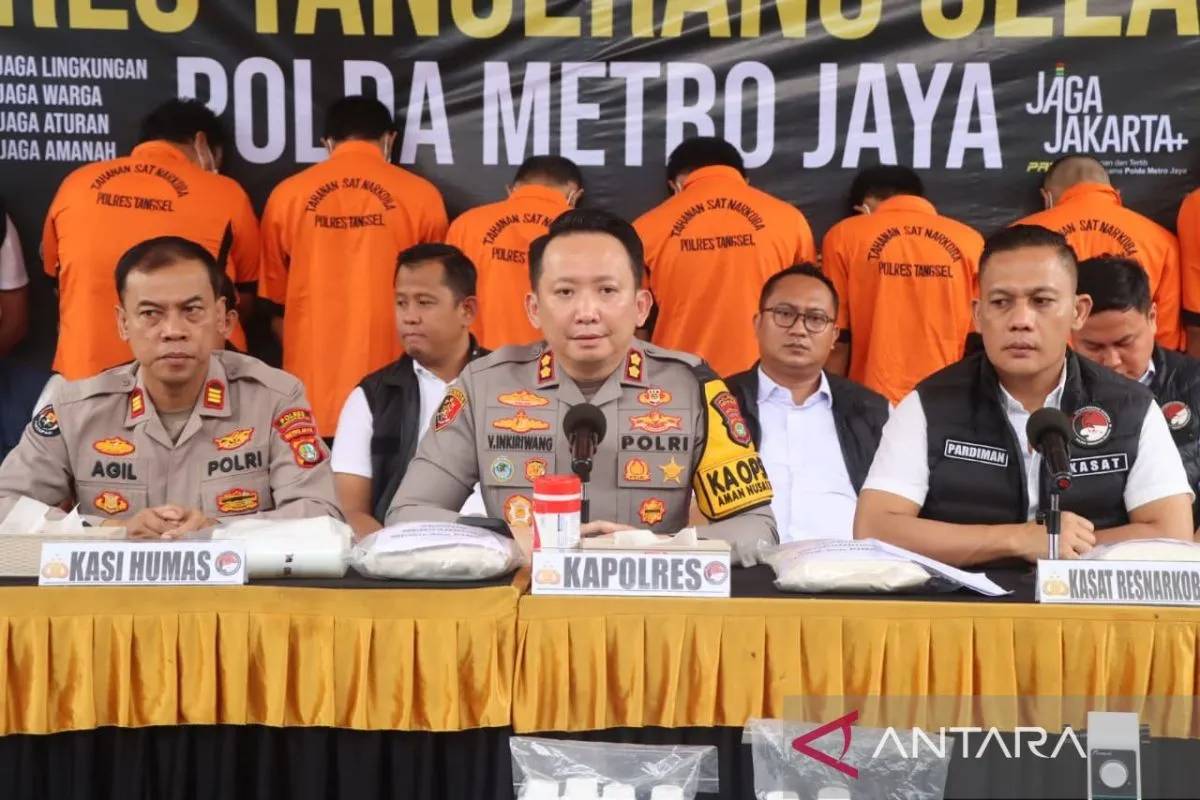 Polisi Bongkar Pabrik Tembakau Sintetis di Cikarang, 9 Tersangka Ditangkap