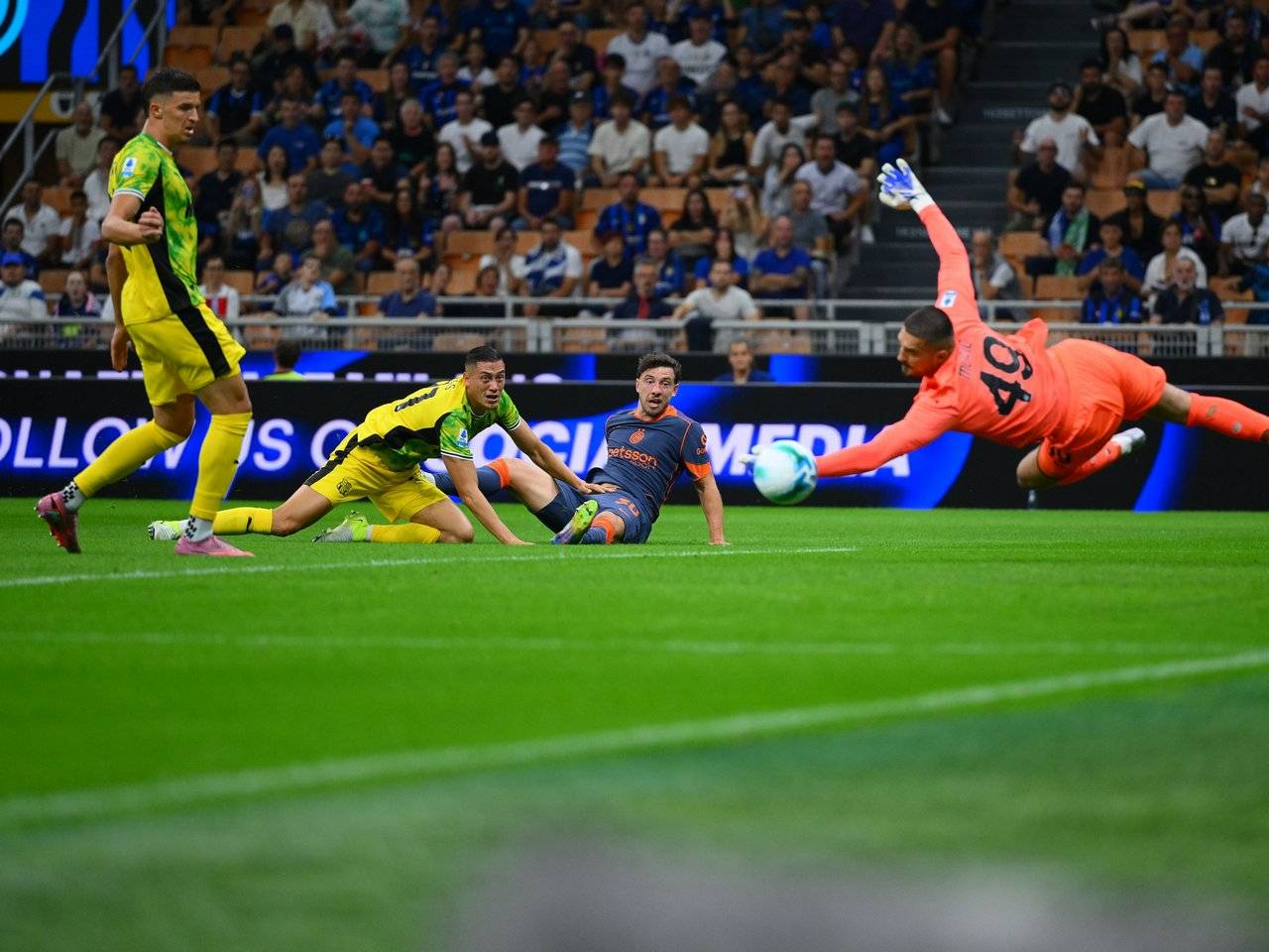 Inter Milan Bungkam Sassuolo, Chivu Puji Pertahanan Jay Idzes