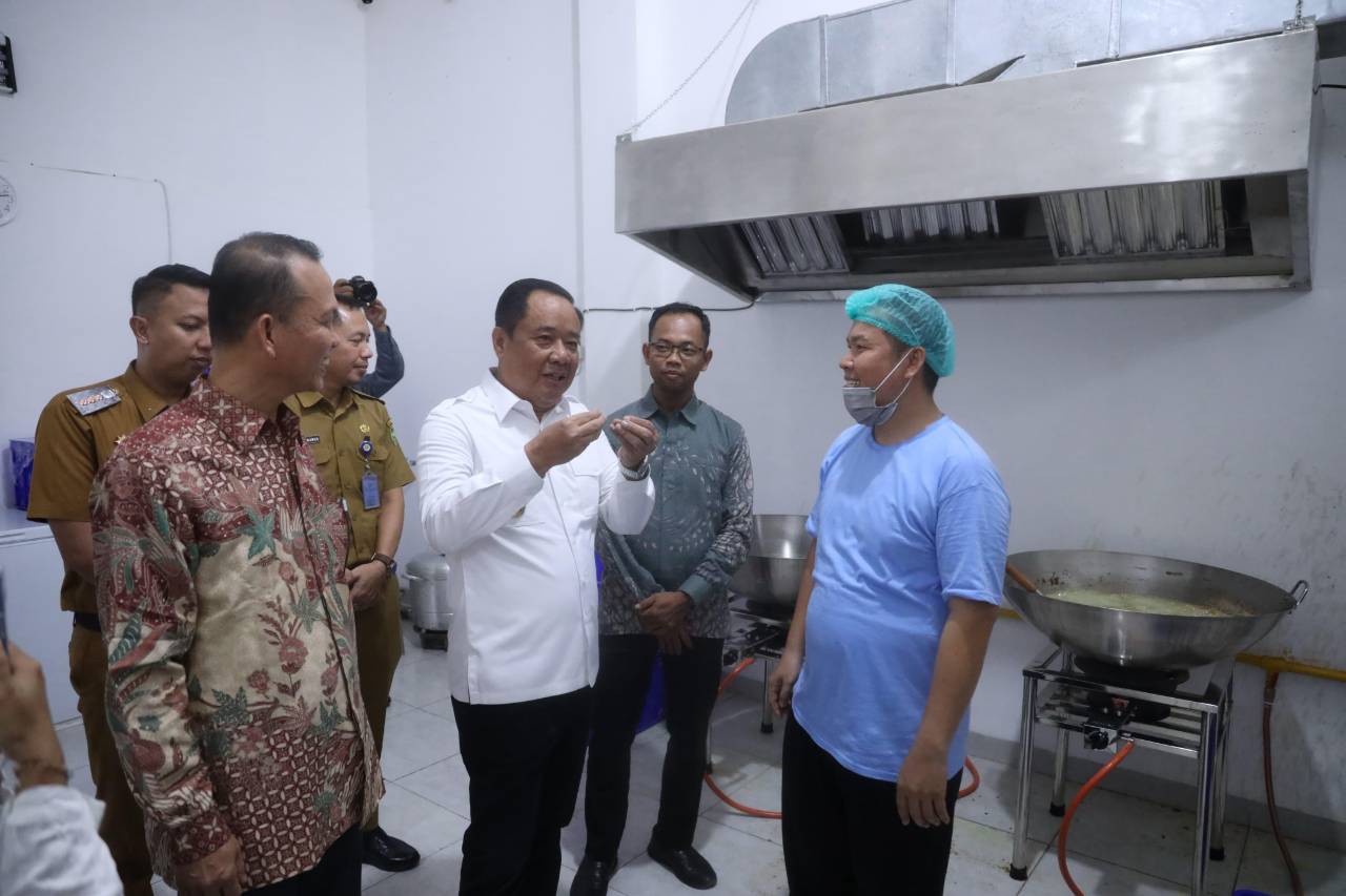 Resmikan SPPG Sofyan Kenawas Gandus, Cik Ujang Anggap MBG Punya Dampak Sangat Besar