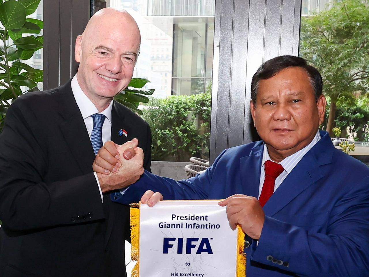 Bertemu Prabowo Subianto, Presiden FIFA Puji Transformasi Sepak Bola Indonesia