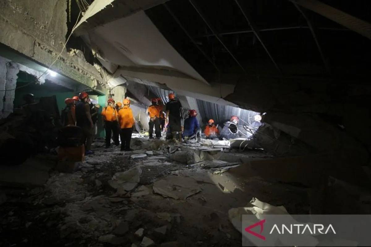 Fondasi Diduga Tak Kuat, Bangunan Ponpes Al-Khoziny Sidoarjo Runtuh Saat Santri Salat