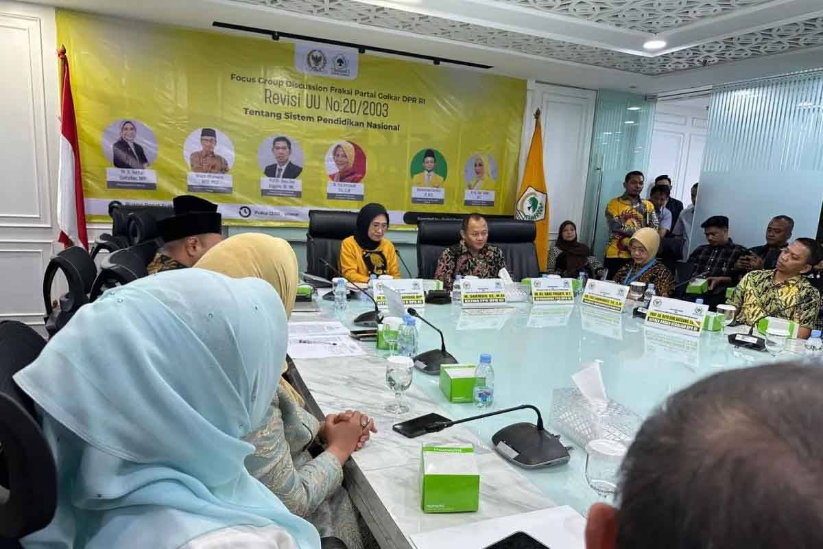 Komisi X DPR RI Bantah Isu Revisi UU Sisdiknas Bakal Hapus Hak-hak Guru