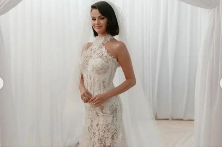 Baju Pengantin Selena Gomez Mewah dan Sangat Elegan