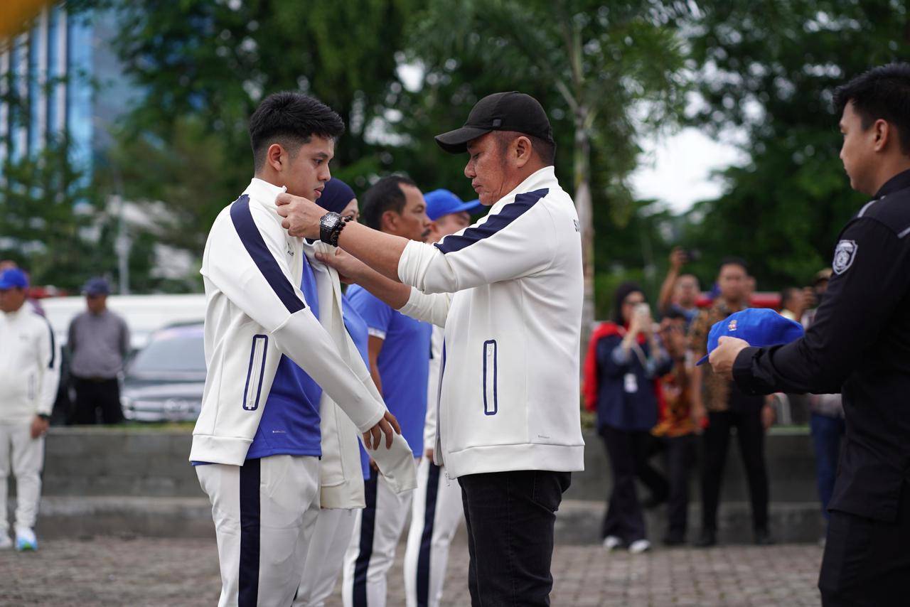 Kukuhkan Kontingen, Herman Deru Targetkan Sumsel Sukses Ganda di PORNAS XVII KORPRI