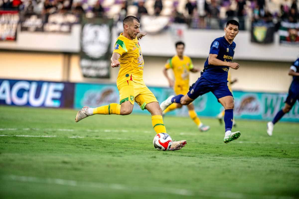 Pelatih Persebaya Surabaya Eduardo Perez Percaya Perovic Segera Jawab Keraguan