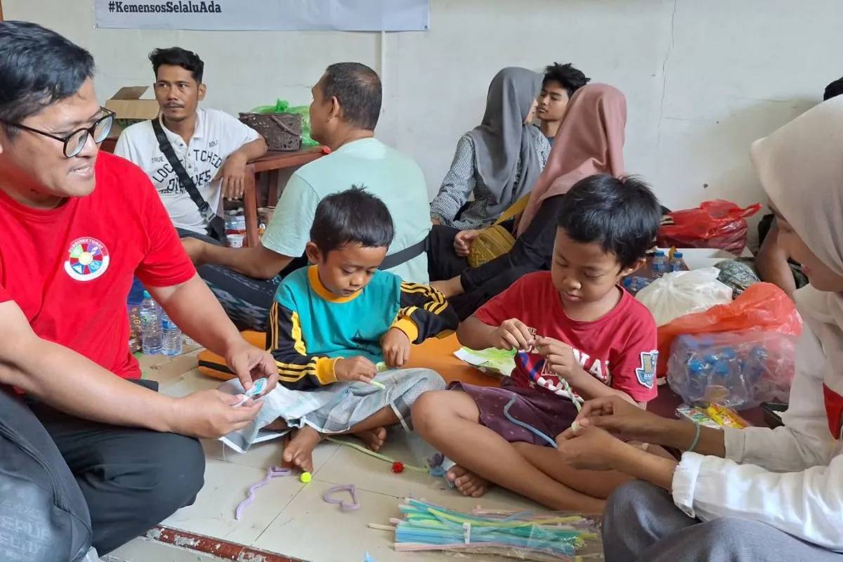 Unesa Beri Trauma Healing untuk Korban Runtuhnya Ponpes Al Khoziny