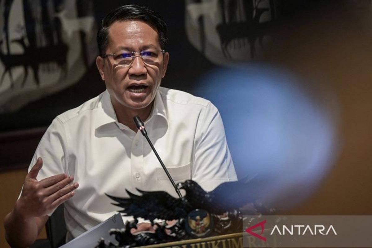 Supratman Tak Lihat Detail Nama Bapak J Ketua Dewan Pembina PSI saat Teken SK