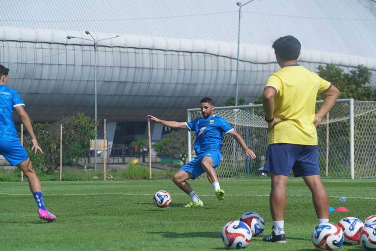 Bojan Hodak Tak Terkendala, Gim Internal Persib Bandung Tanpa 12 Pemain