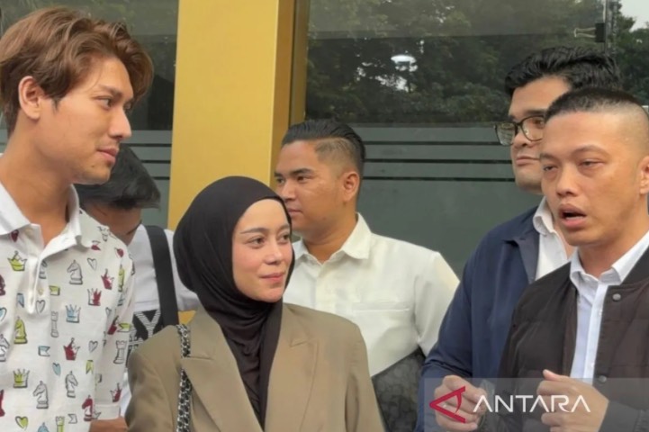 Lesti Kejora Diperiksa Polda Metro Jaya, Rizky Billar Minta Doa